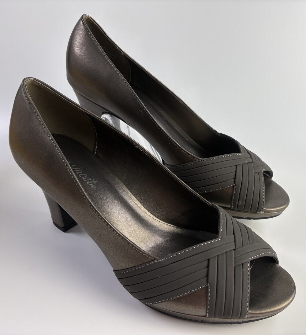 EASY STREET Lavish Women's Pewter/Lamy Slip On Pumps Open Toe 10M New